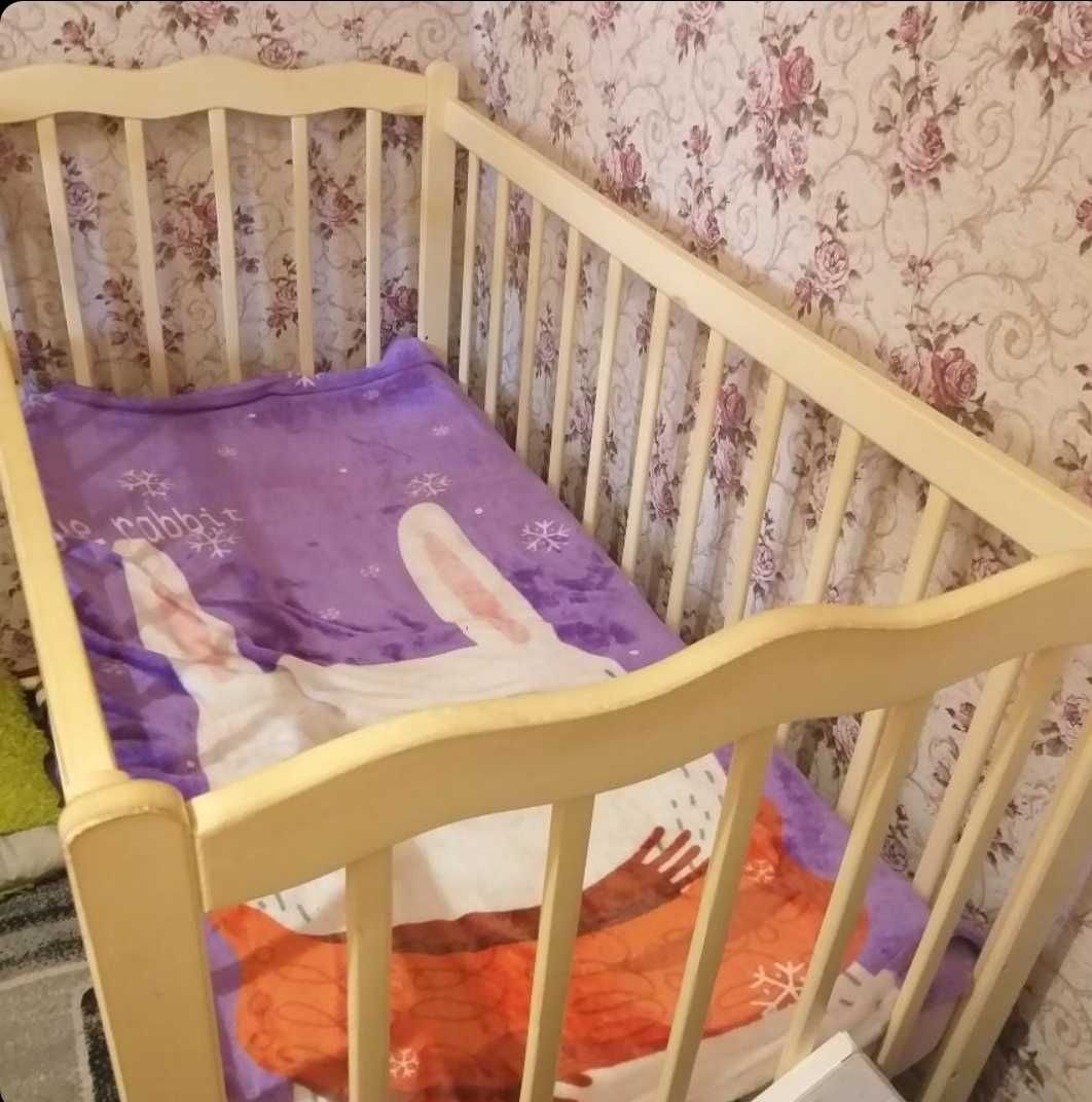 Дитяча кроватка + матрасик