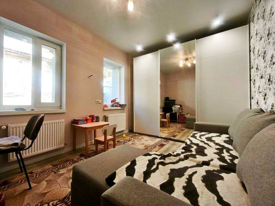 Частина будинку з євроремонтом, власним подвір’ям. Сертифікат. (SP)