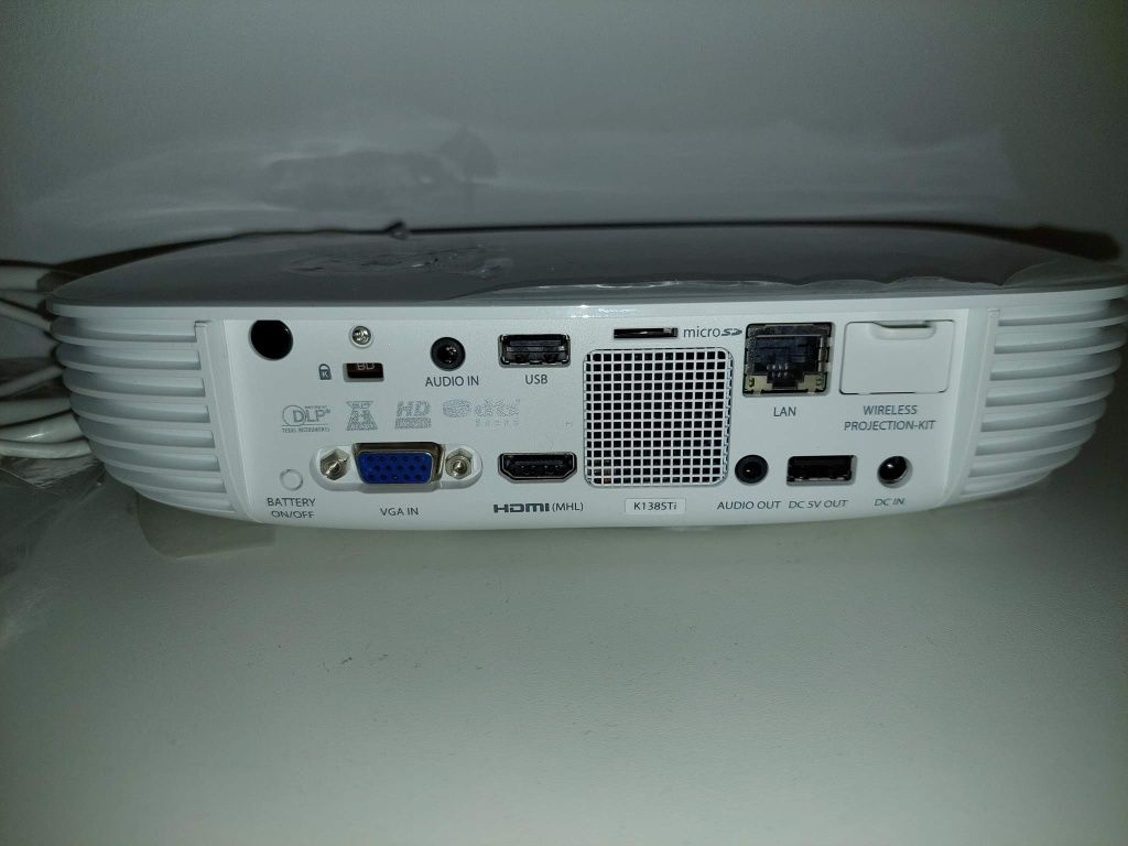 Projektor Acer K138sti