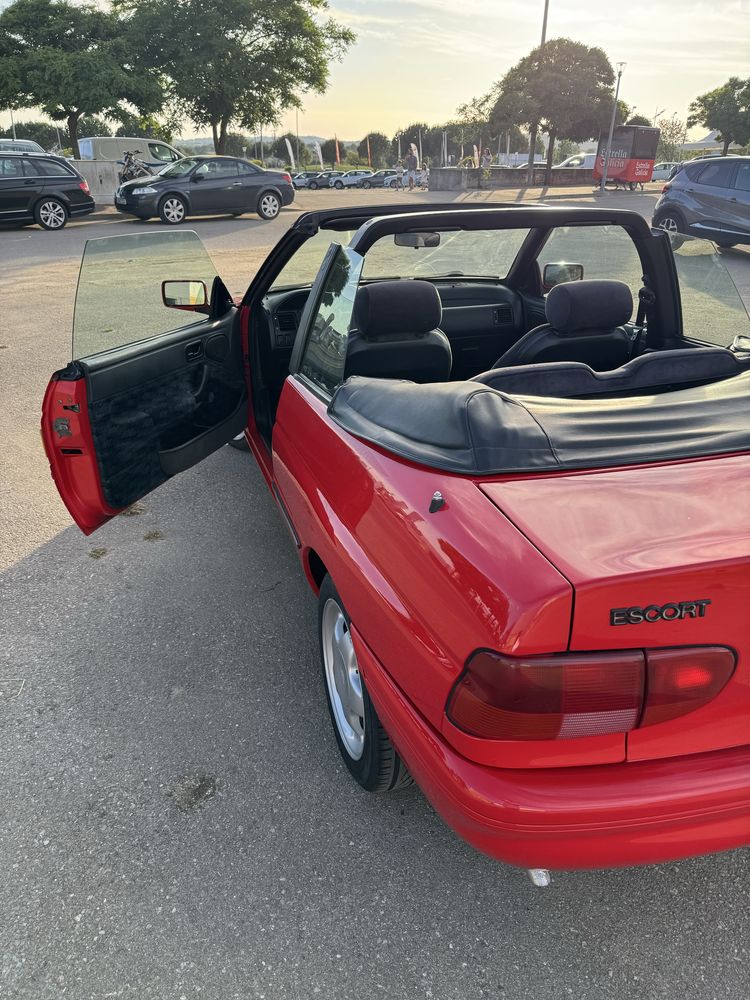 Ford Escort 1.4 Luxury Cabriolet – Clássico Certificado (1994)