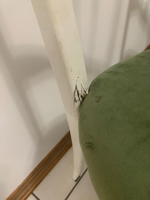 Стул деревʼяний фісташка колір