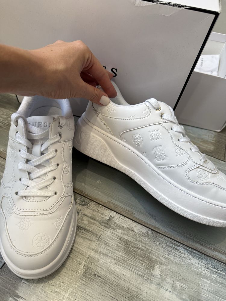 Масивні кеди/кросівки оригінал Guess 39/40 розмір