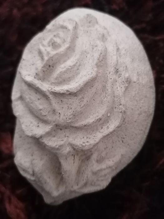 Pedras esculpidas de decoração muito bonitas