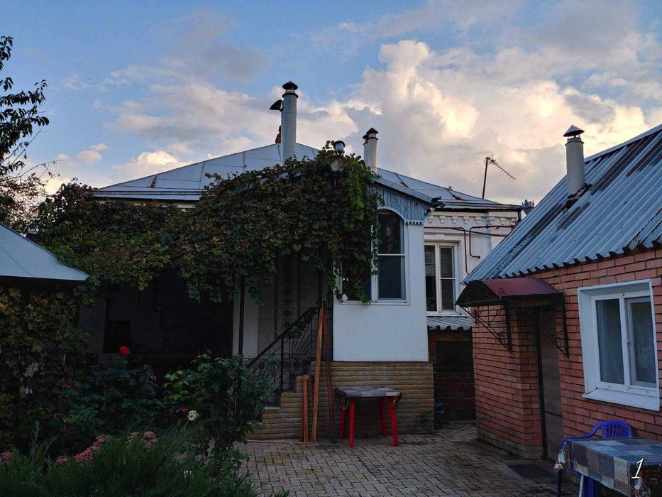 Продается дом с закрытым выходом к озеру. Словянск.