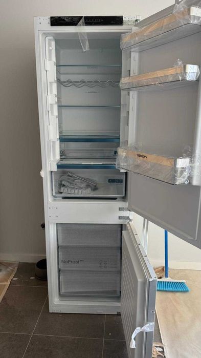 Frigorífico combinado encastre SIEMENS — Novo, com fatura/garantia
