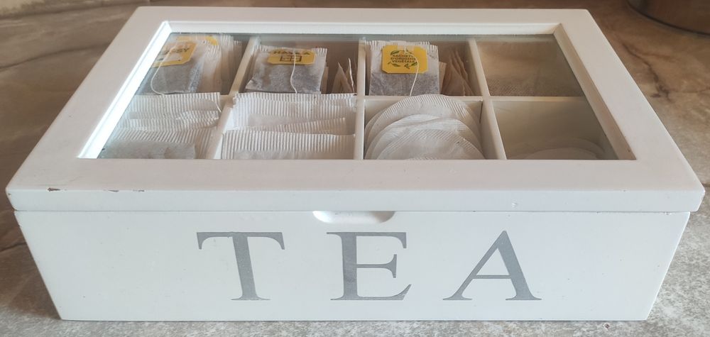 Drewniany pojemnik na herbatę tea z ośmioma przegródkami