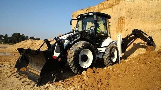 Prace ziemne minikoparka z wiertnicą i młotem | Koparko-ładowarka