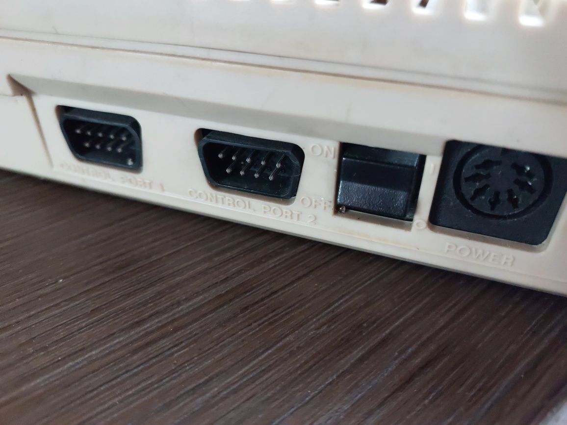 szczerbaty Commodore c64 z instrukcją