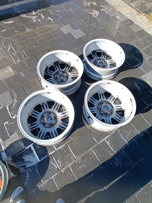 Oryginalne felgi aluminiowe od WV Golf MK6 16 cali