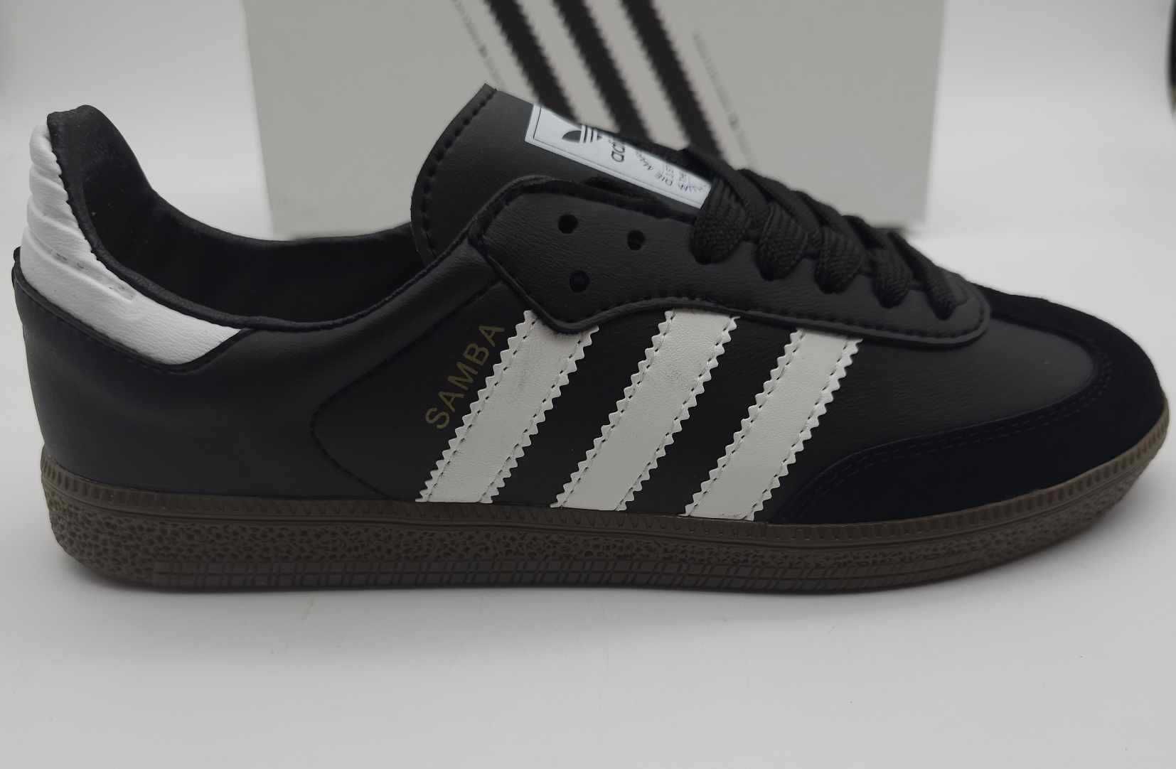 Ténis modelo Samba brancos, unisexo