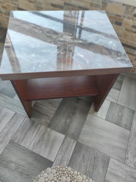 Продам журнальний столик.Габарити 50*40*45