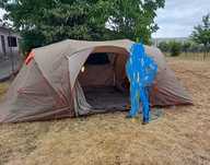Tenda grande com 2 quartos e sala