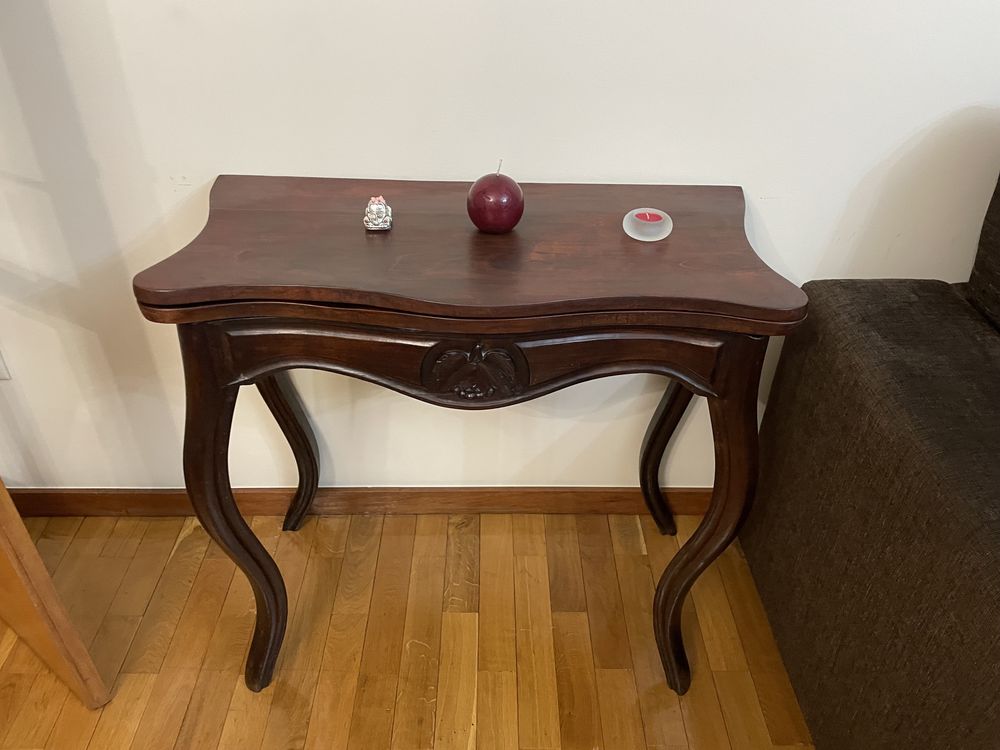 Mesa de apoio com abertura