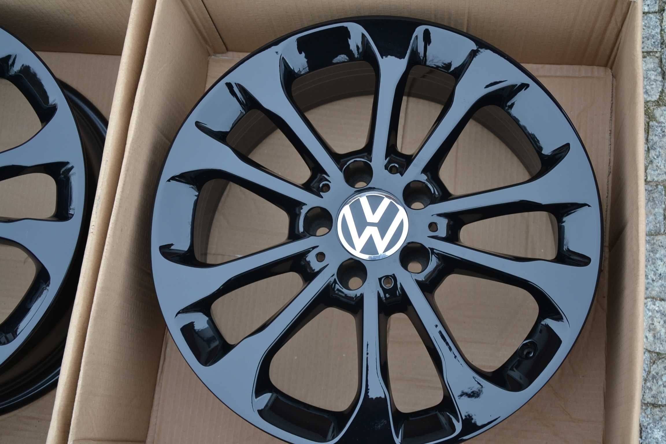 Felgi VW Passat B7 B8 Golf Tiguan Caddy Jetta Touran Skoda 17" 5x112