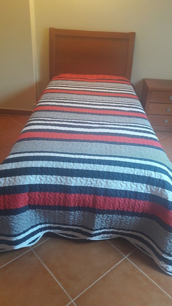 Cama solteiro  com colchão