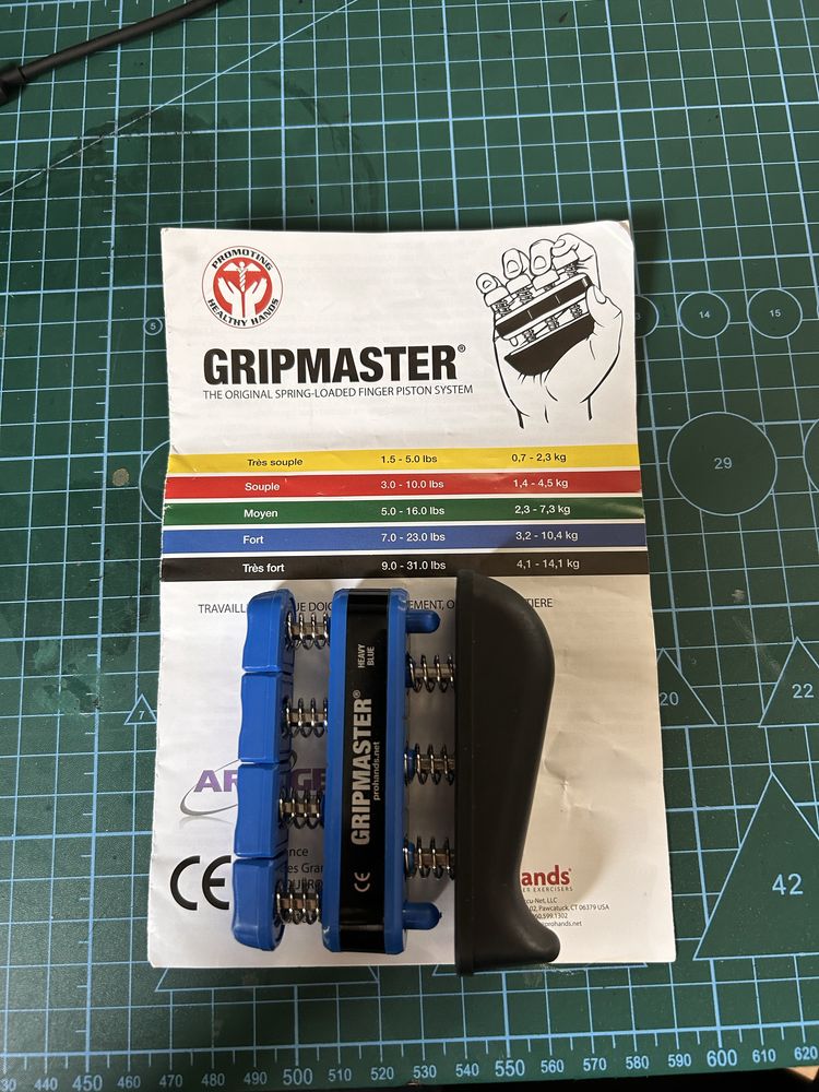 Gripmaster niebieski - trenażer palców do gitary