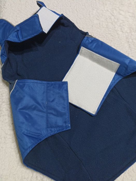 Новая жилетка на среднюю породу собачки, утеплённый , водонепроницаемы