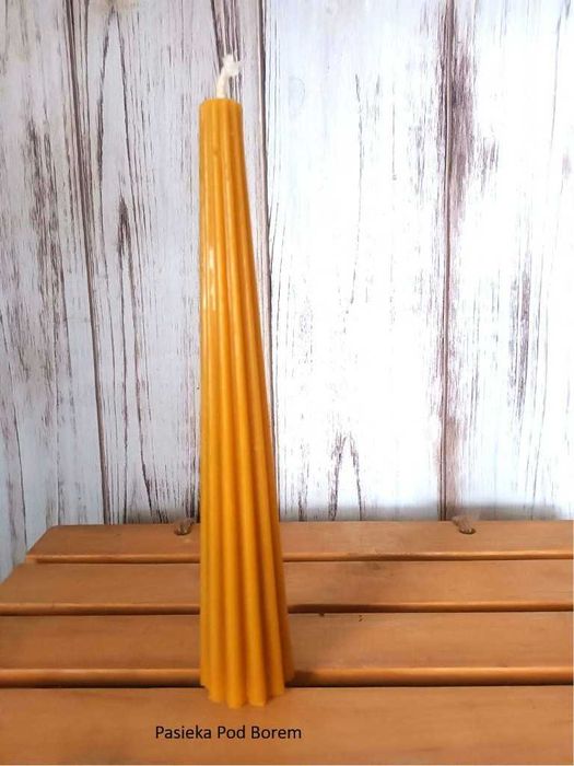 Świeca stożkowa z paskami