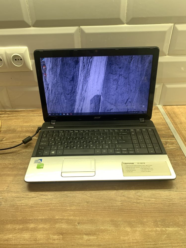 Ноутбук Acer в хорошем состоянии две видеокарты