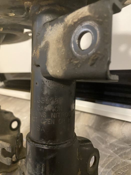 Амортизатори Стойки Mazda 3 bm bn оригінал Kayaba KYB 338087 338088