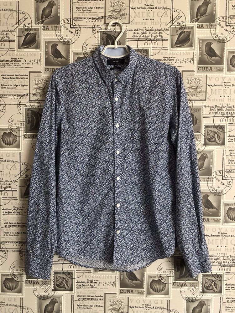 Приталенная синяя мужская рубашка Oogji. Размер 46-48