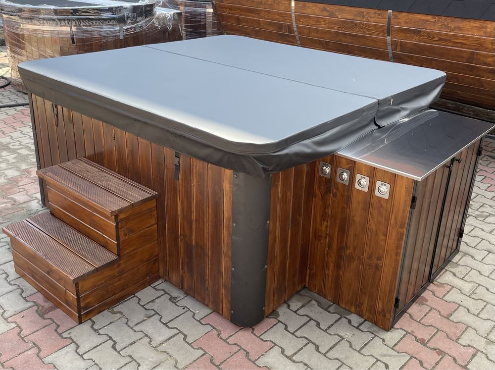 Balia ogrodowa kwadratowa Jacuzzi ogrzewana GAZ
