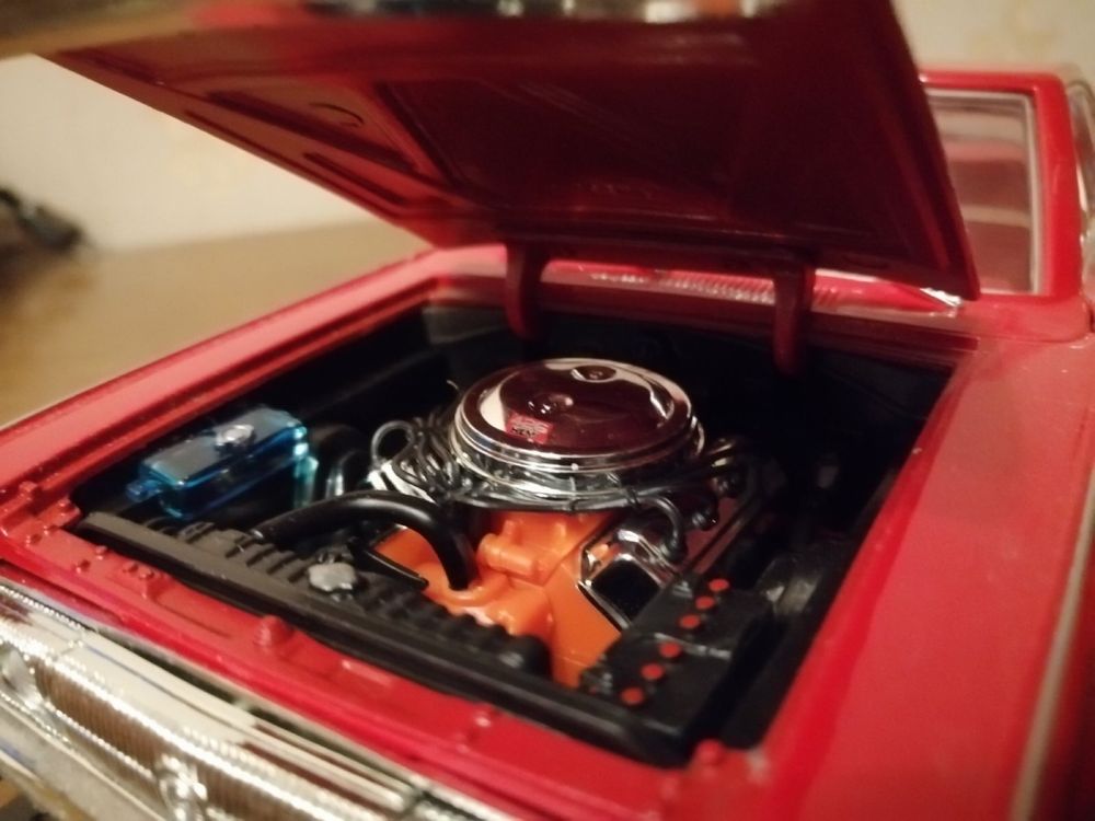 Колекційна модель Dodge Chenger 1966 1:18