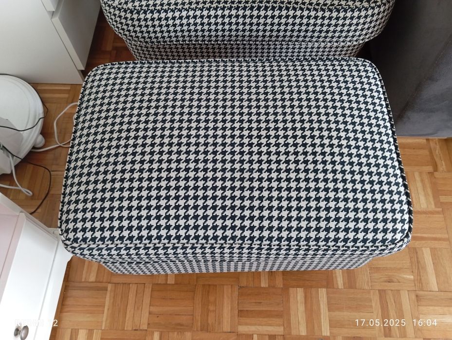 Podnóżek Strandmon, Ikea, pepitka