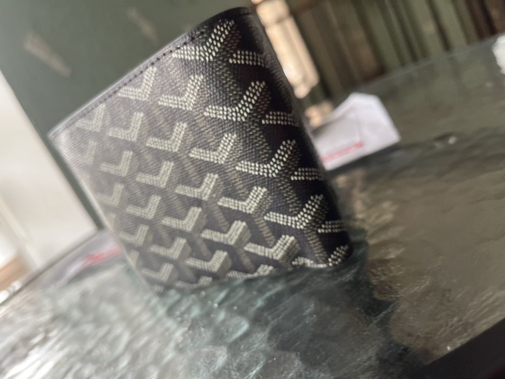 Goyard wallet.