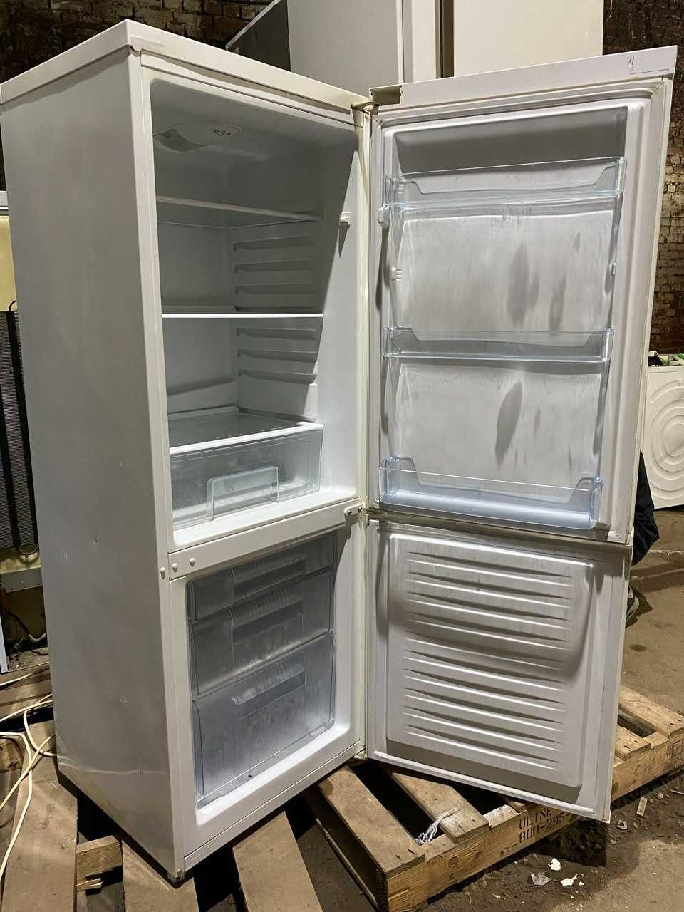 Холодильник з морозилкою Indesit (250 л) з Європи