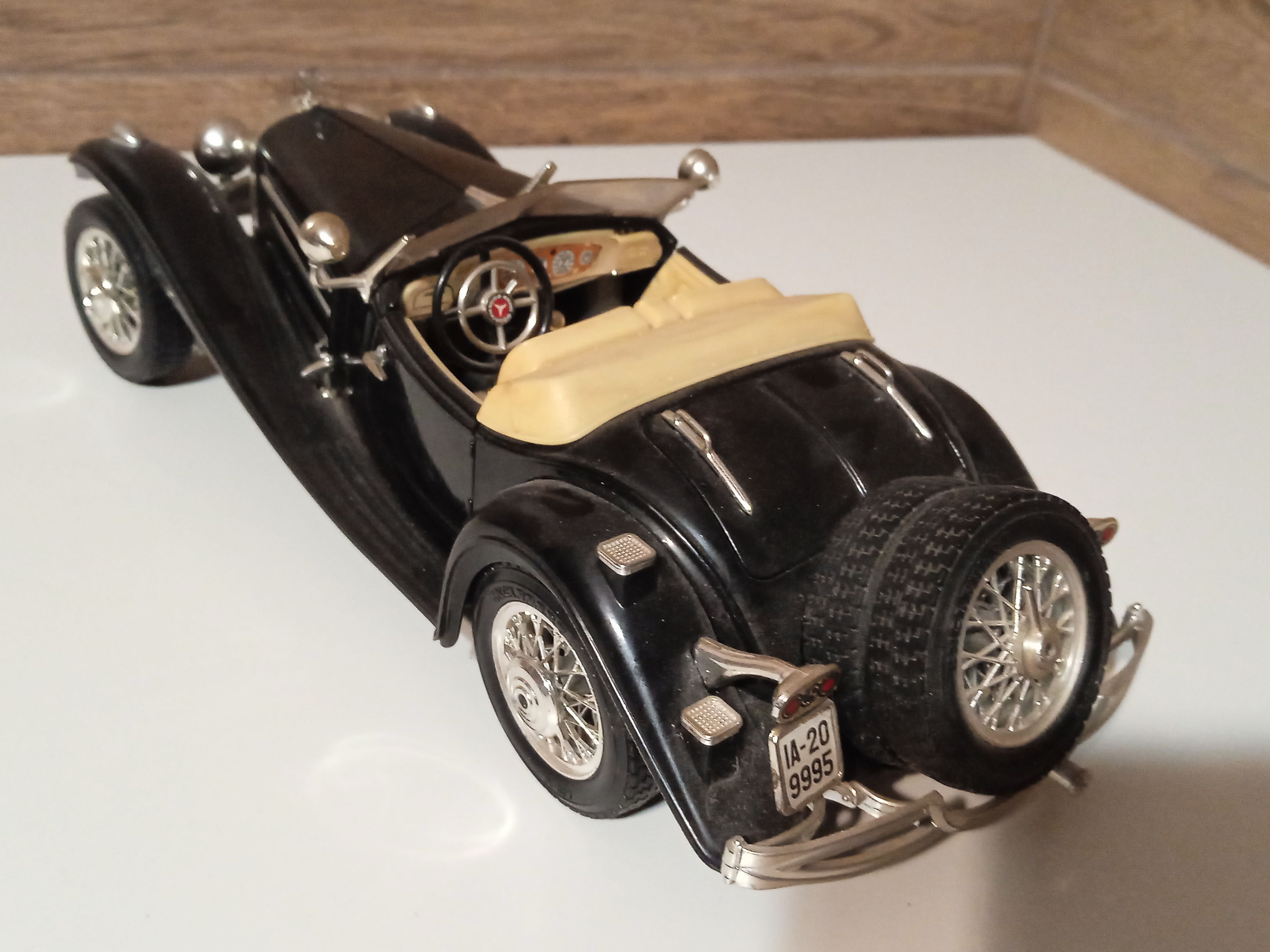 model Mercedes 500 K Roadster 1:20 Burago