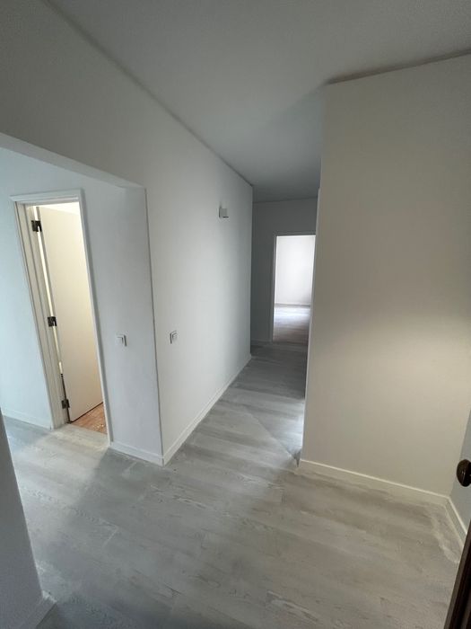 Apartamento T3 sem móveis remodelado no Monte Estoril-Arrendamento