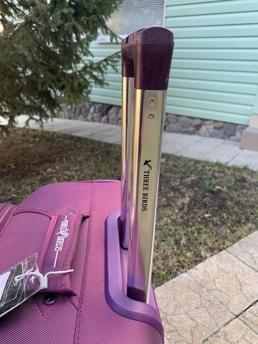 Чемодан дорожный на четыре колеса валіза на амортизаторах Three Birds