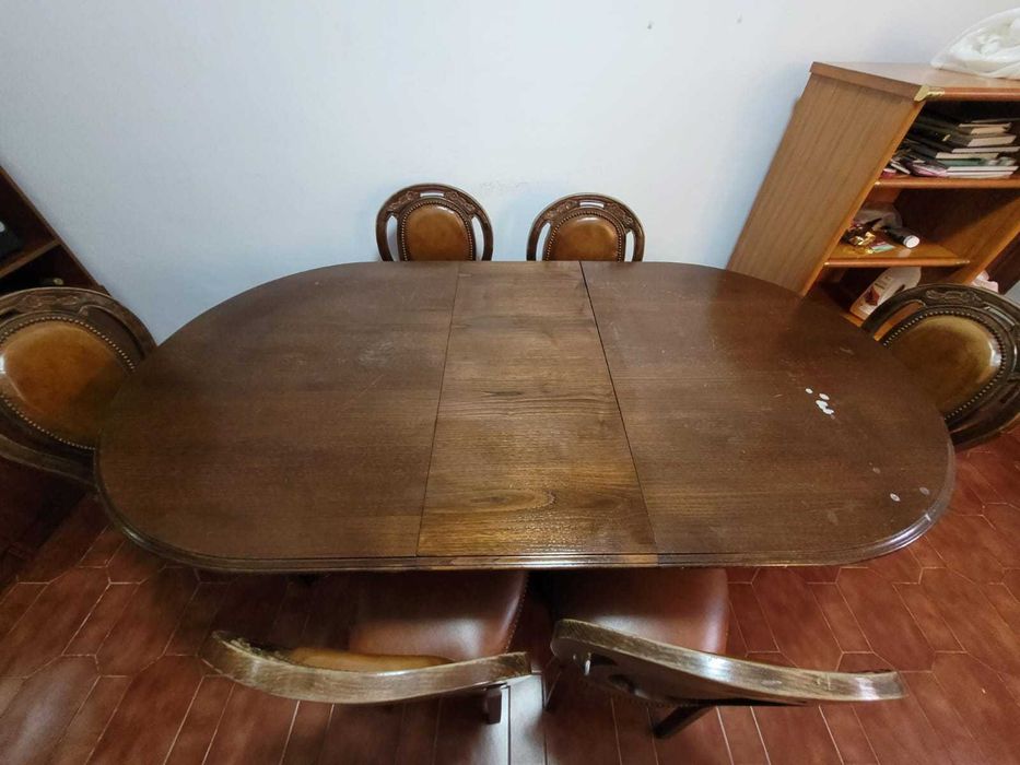 Mesa madeira estilo antigo com 6 cadeiras estofadas