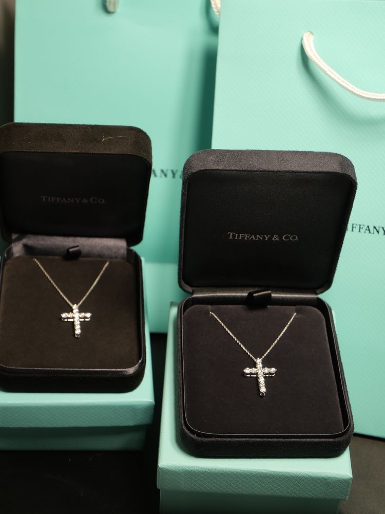 Золотой крестик в стиле Tiffany с бриллиантами 1.1 ct.