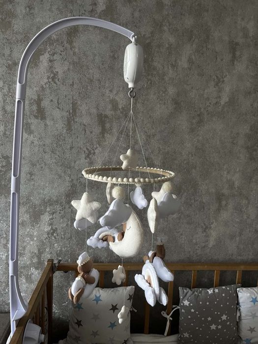 Мобіль з фетру в ліжечко дитяче з музичним блоком