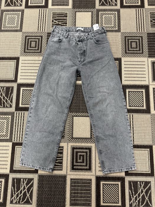 серые джинсы / pants