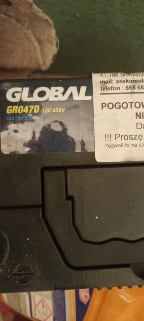 Akumulator samochodowy.