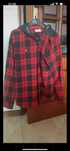 Camisa de algodão aos quadrados tipo lenhador c/ capuz tamanho 14 anos
