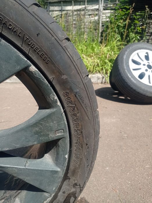 Диски з резиною 2-R20,1-R17