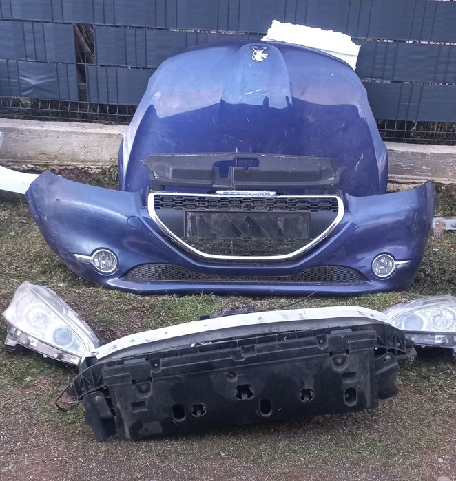 Передній бампер фари телевізор радіатори  комплект peugeot 208 2011-