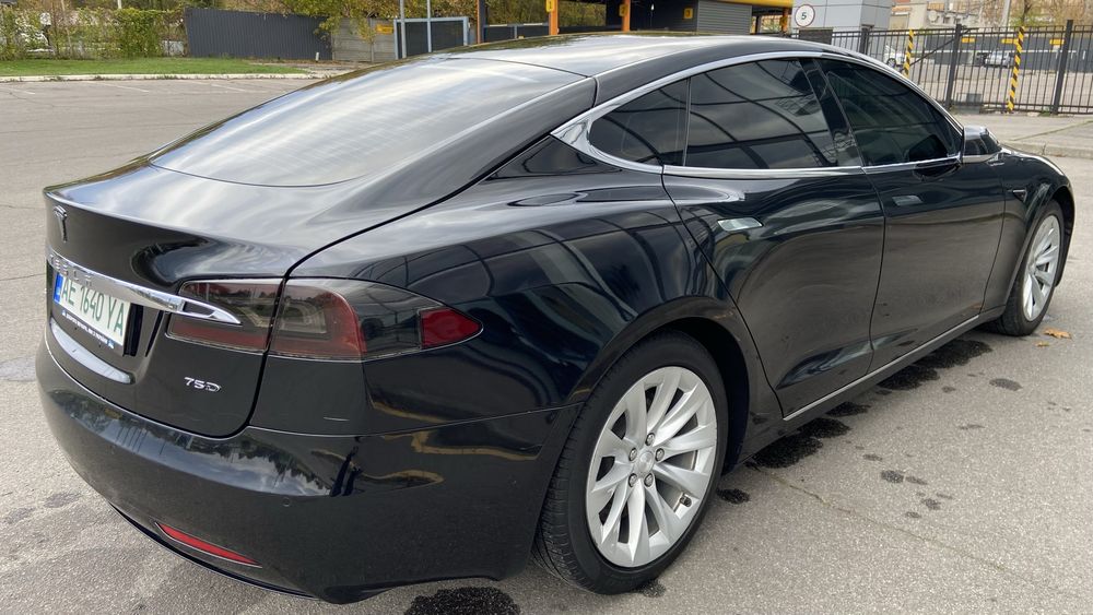 Продам Тесла S 75 D полный привод