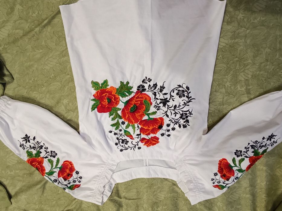 Дитячі святкові сукні і вишиванки