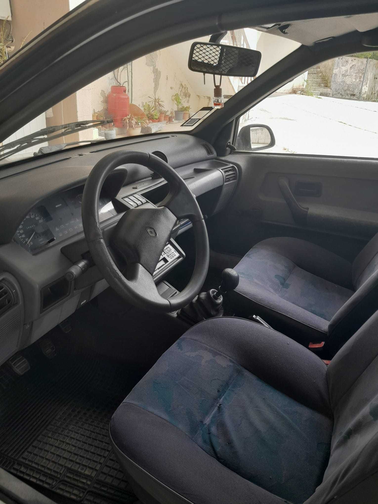 CLIO 1.9D 2 Lug.Gasóleo (1992) económico . BENEDITA - ALCOBAÇA