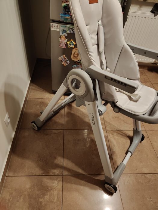 Krzesełko do karmienia MoMi