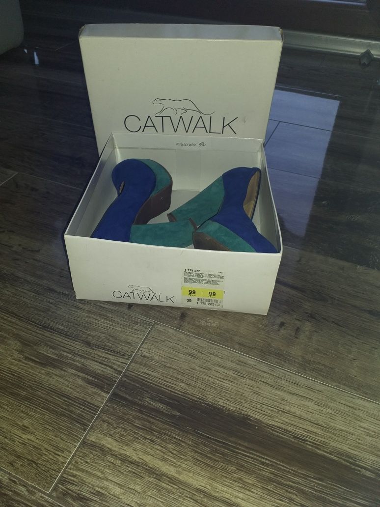 Buty Catwalk zamszowe na platformie