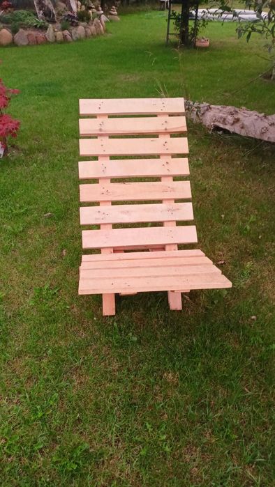 Leżak drewniany, surowe drewno