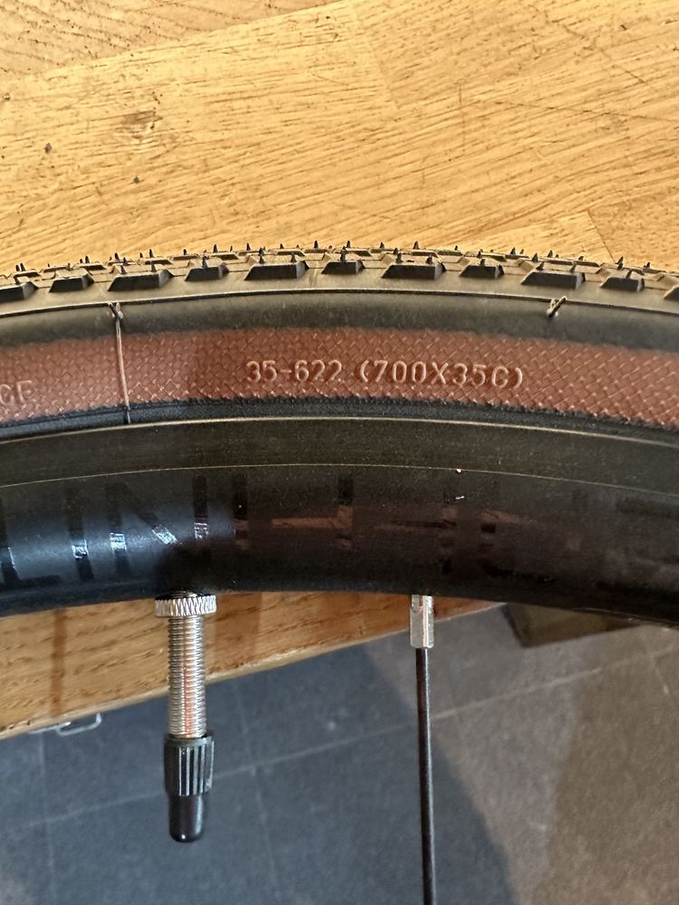 Koła gravel Bontrager Affinity /Pirelli Cinteurato