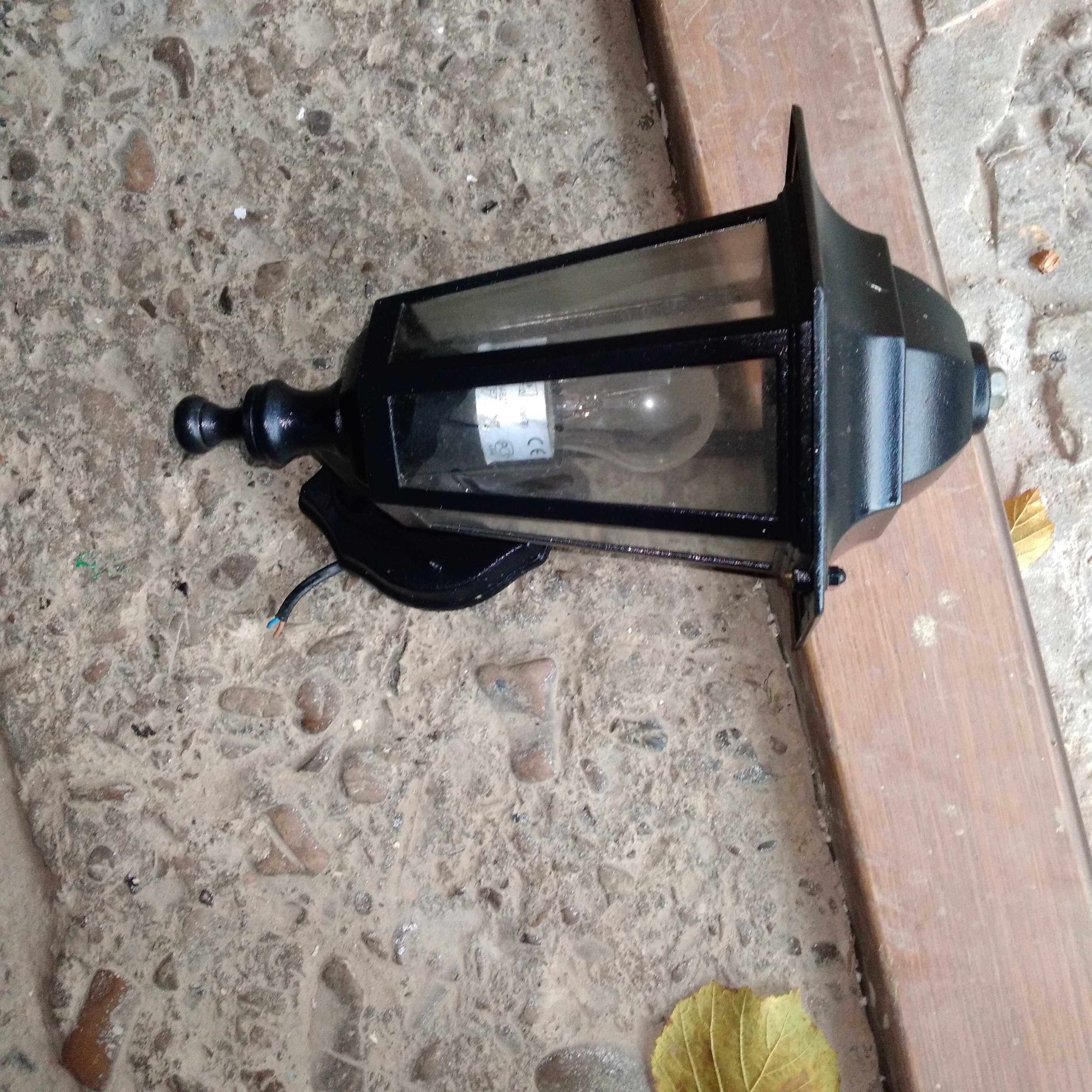 Lampa kinkietowa zewnętrzna metalowa czarna
