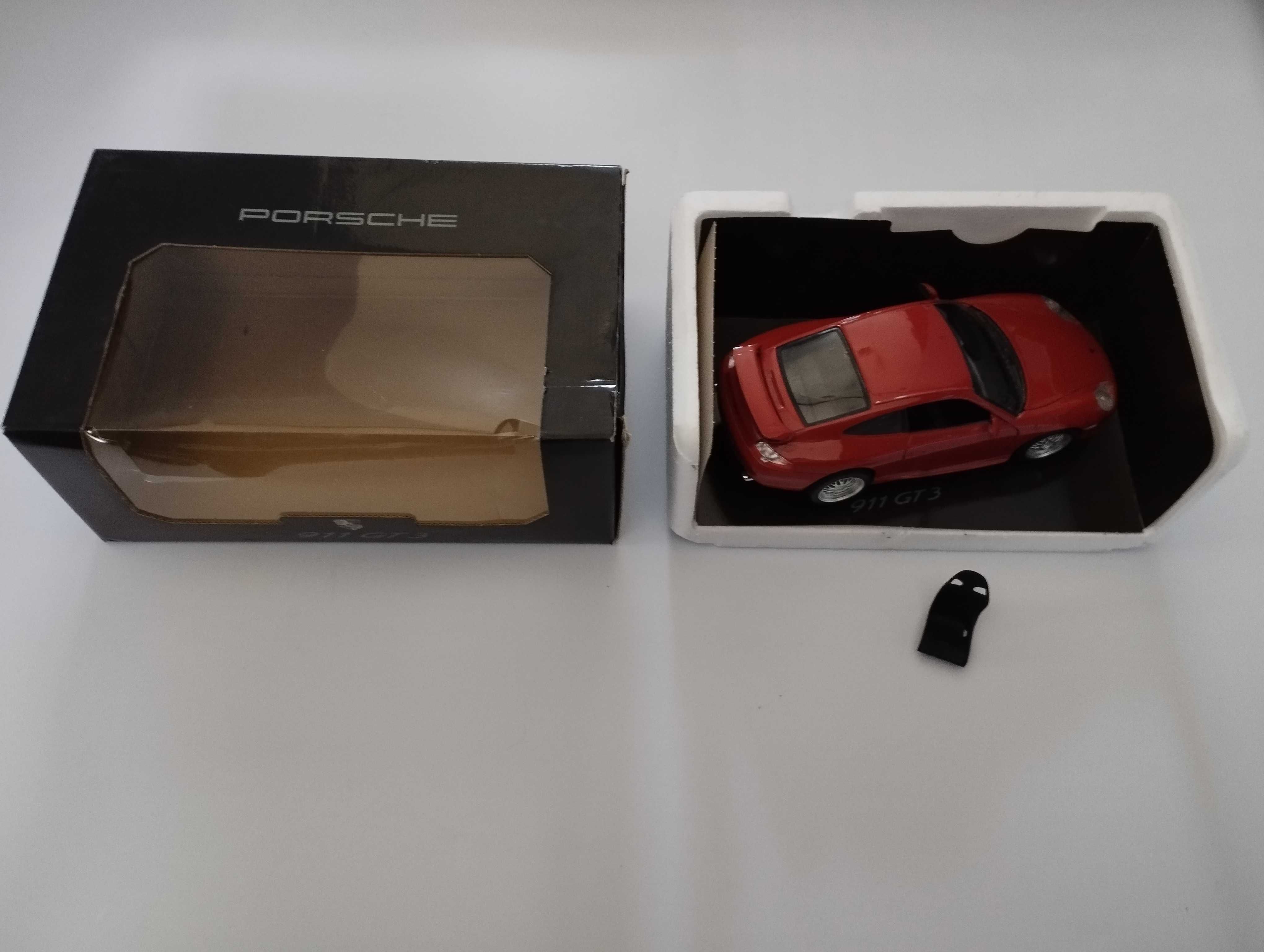 Burago Porsche 911 gt3 czerwone w scali 1:18